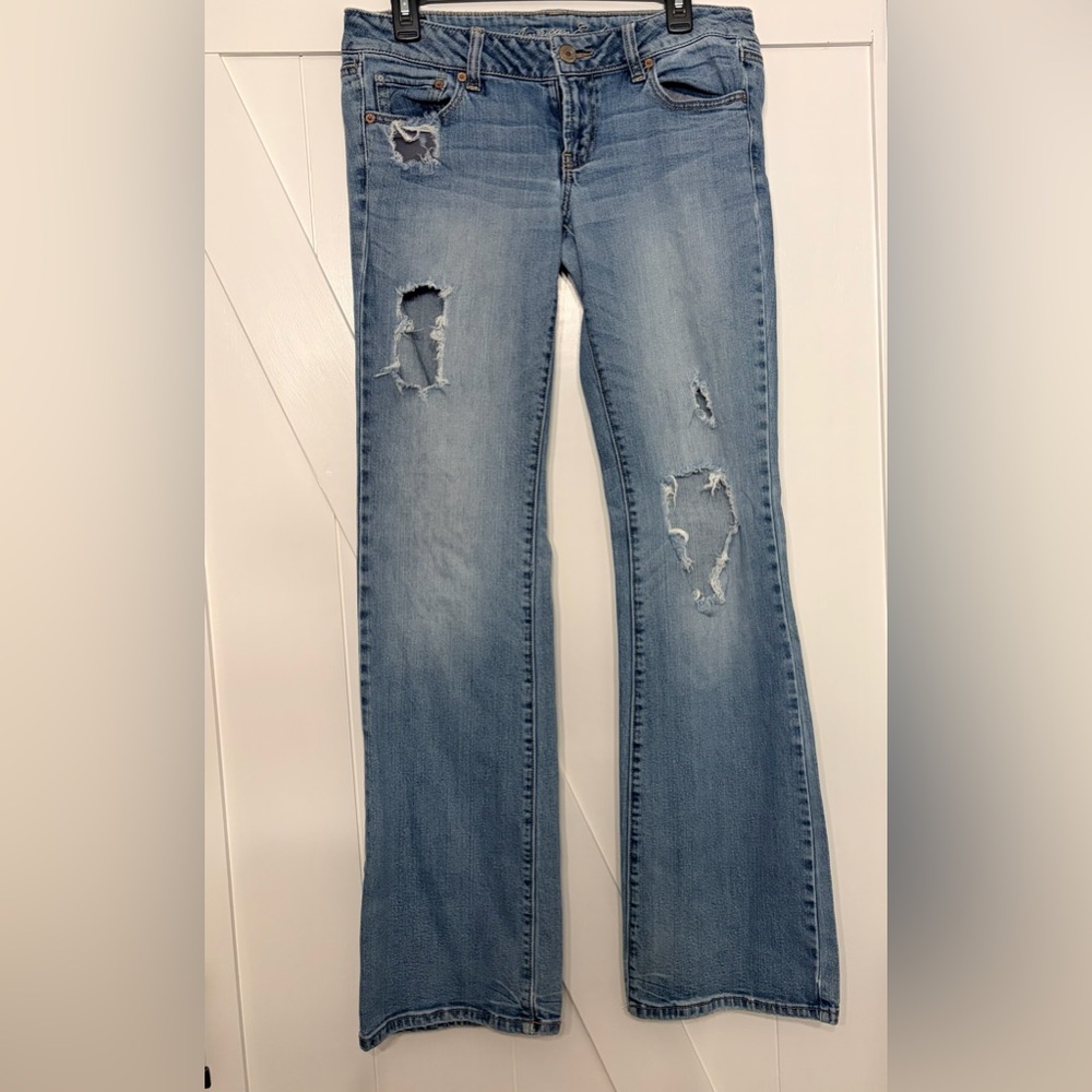 AMERICAN EAGLE Favorite Boyfriend Low Rise Flare Thrashed Jean Stretch 10 Long